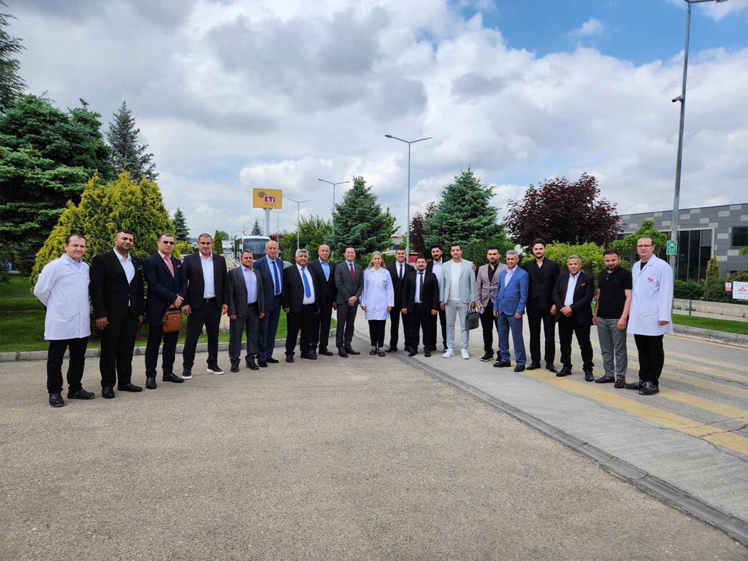 صورة جماعية لمديري Nur Gıda وشركائها